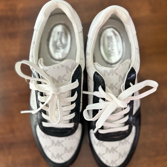 Michael Kors Platform Shoes - Picture 7 of 8